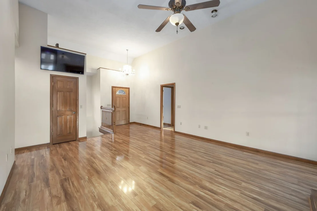 Photo of 40 Pine Cv