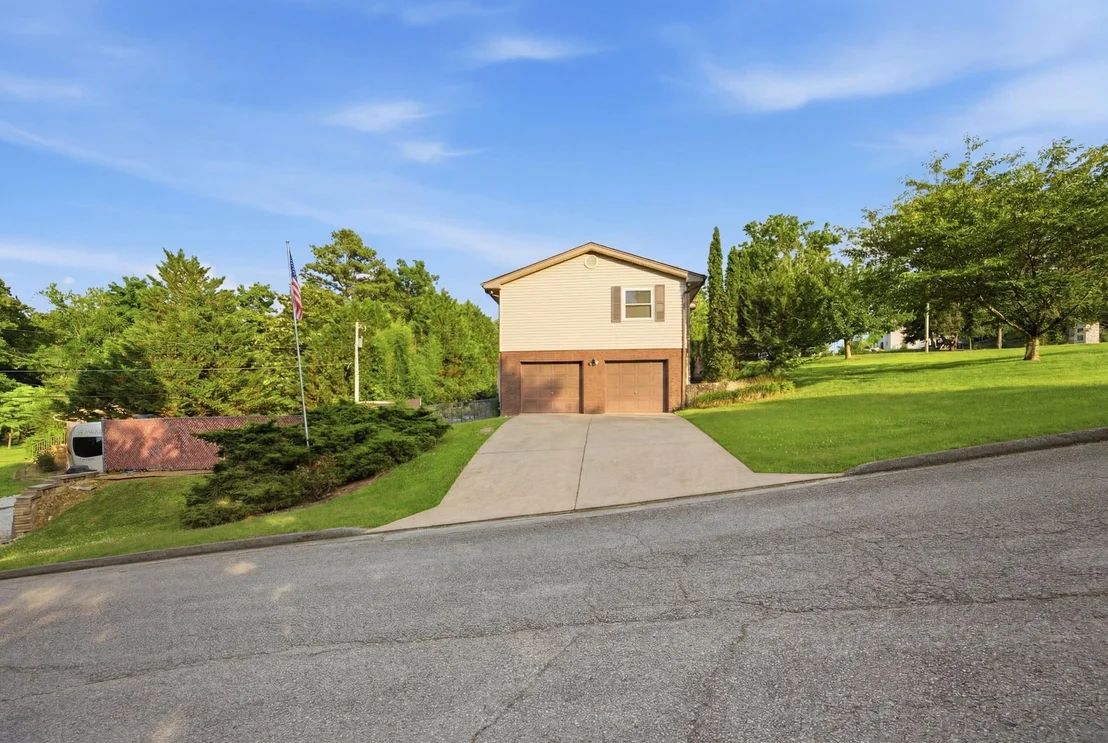 Photo of 601 Highview Circle
