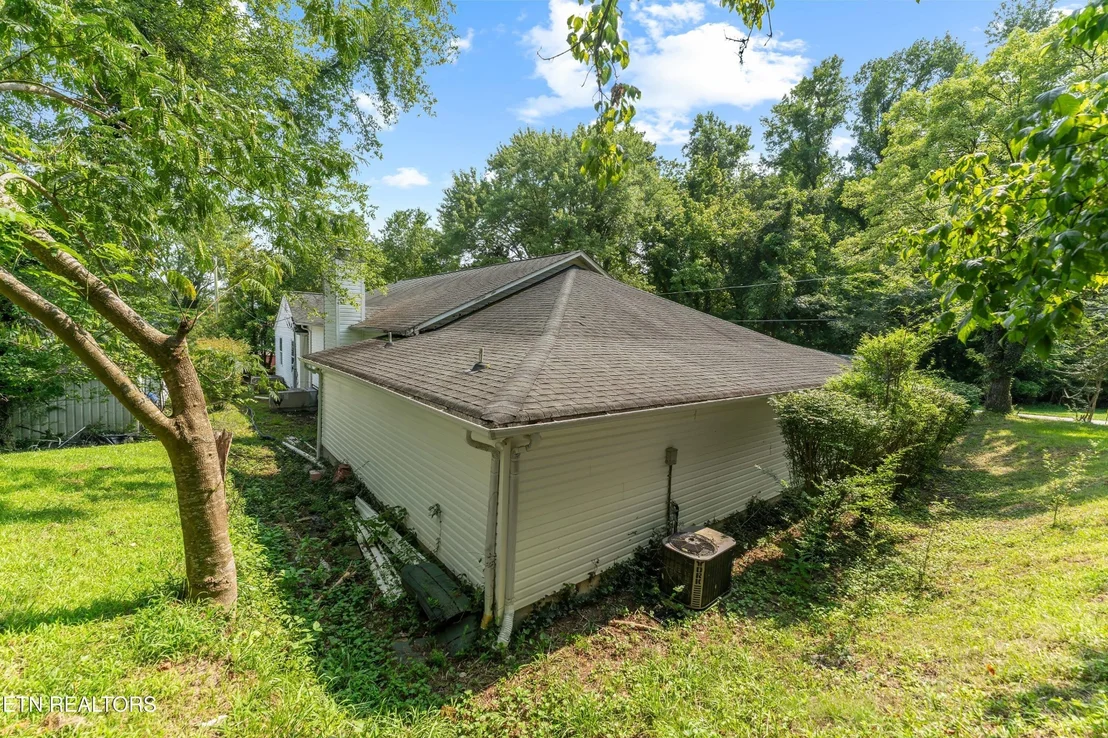 Photo of 702 Meadowview Drive