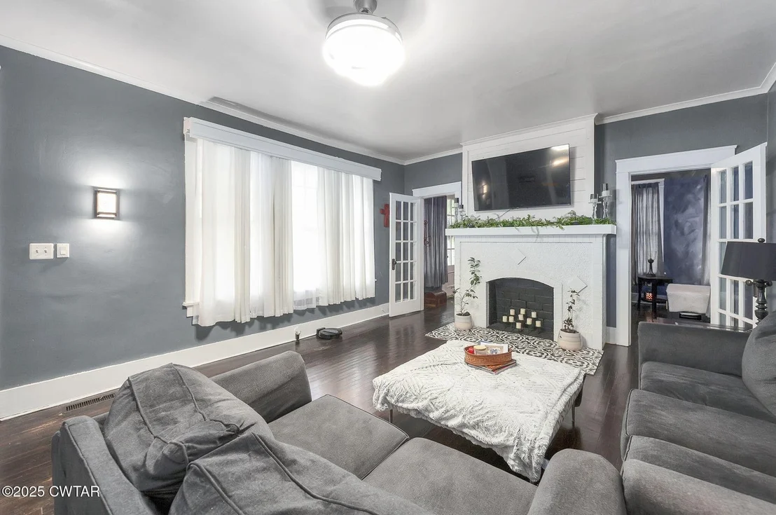 Photo of 1262 Hollywood Dr