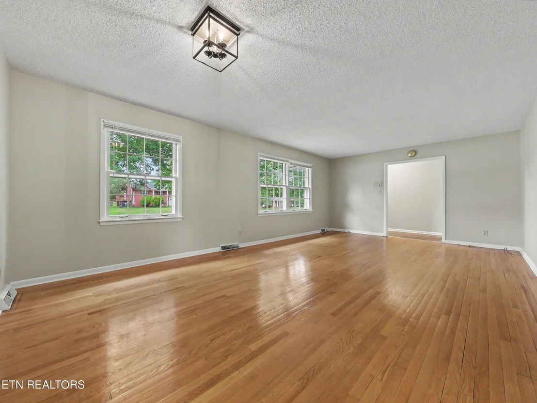 Photo of 7624 Berkshire Blvd