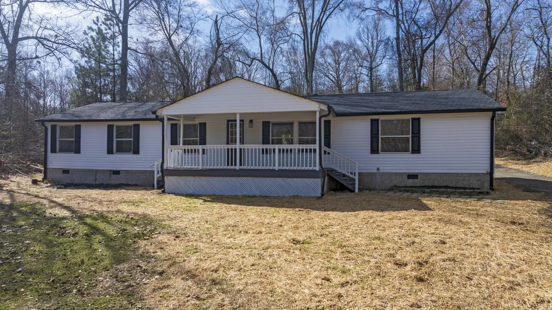 Photo of 3933 Lee Pike