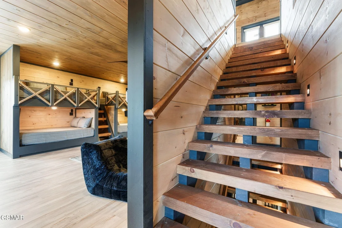 Photo of 1716 Knotty Log Way