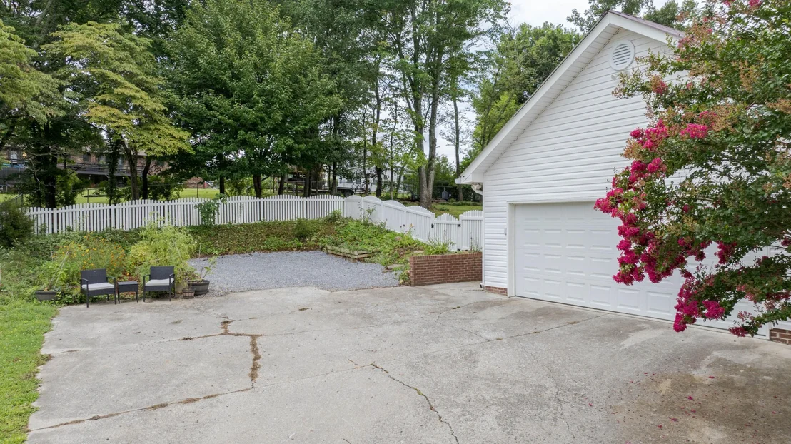 Photo of 715 Carmen Drive