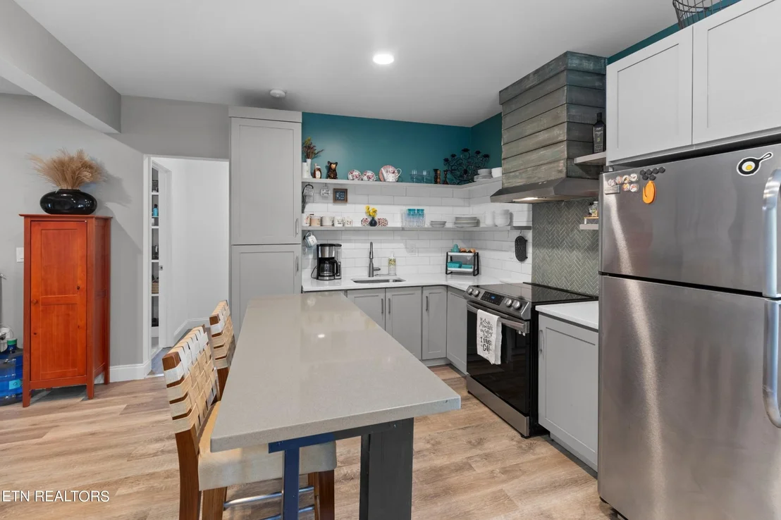 Photo of 386 White Oak Circle