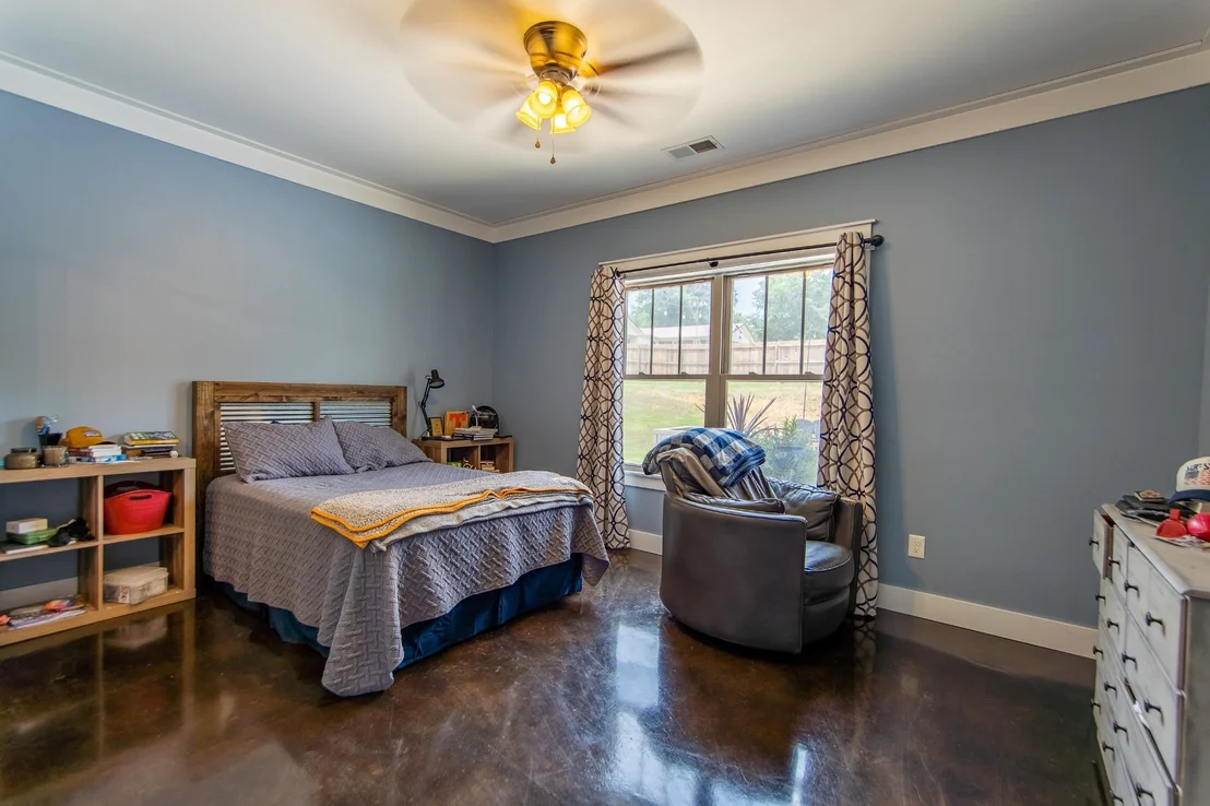 Photo of 800 COX DR