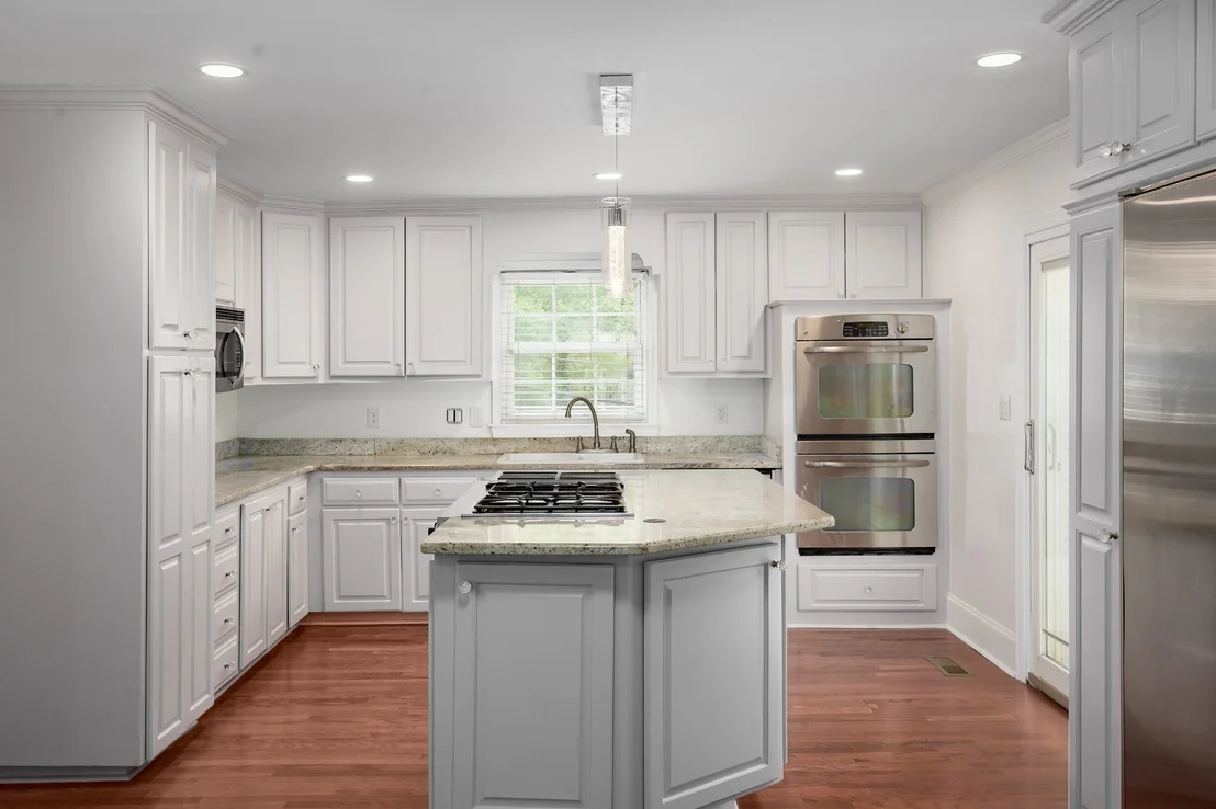 Photo of 102 Colonial Dr