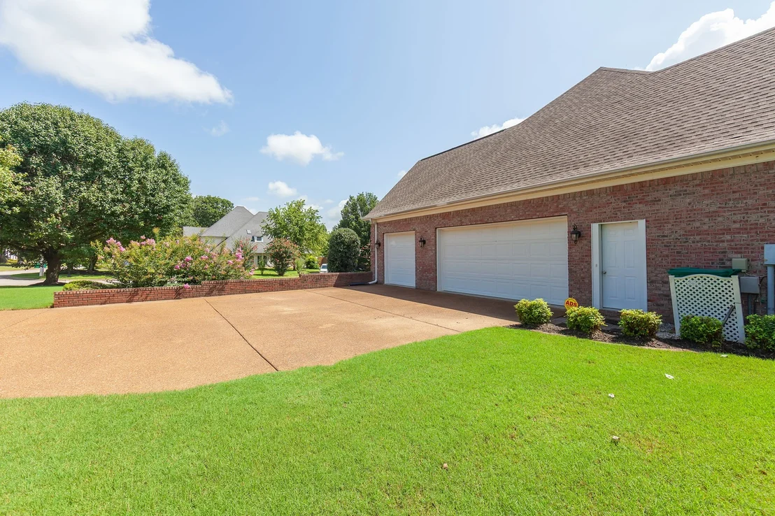 Photo of 10 Bentwillow Cv