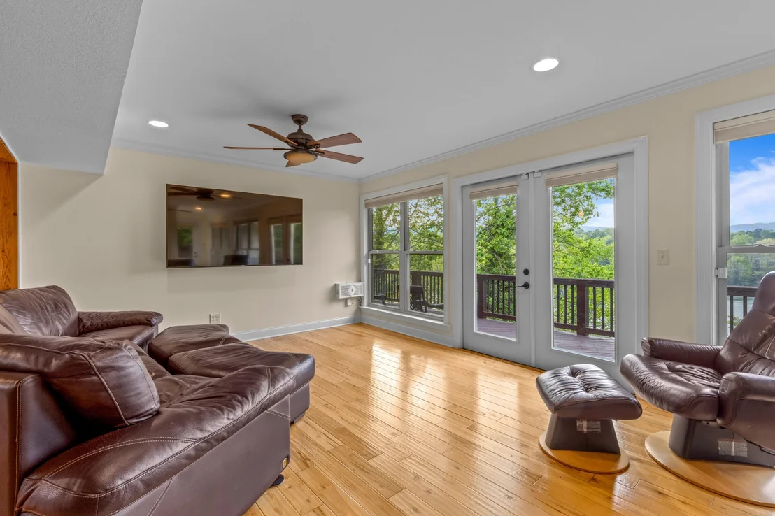 Photo of 979 Clift Cave Road