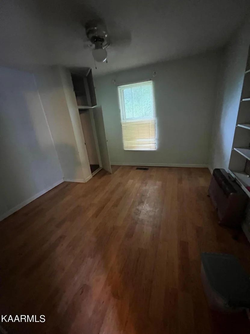 Photo of 392 Chambers Lane