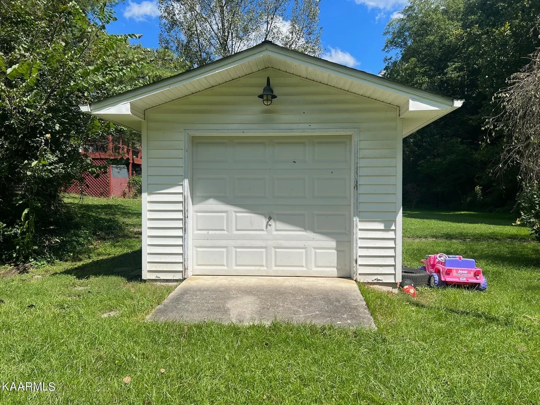 Photo of 215 Brooks Rd
