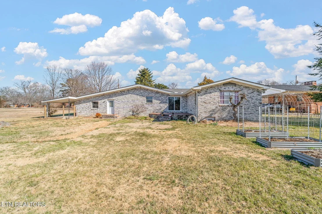 Photo of 7237 Oakmeade Rd