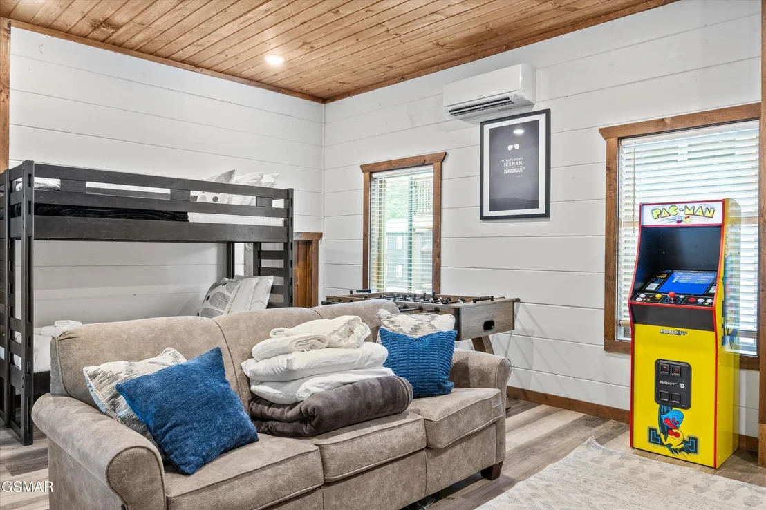 Photo of 411 Hatchet Way