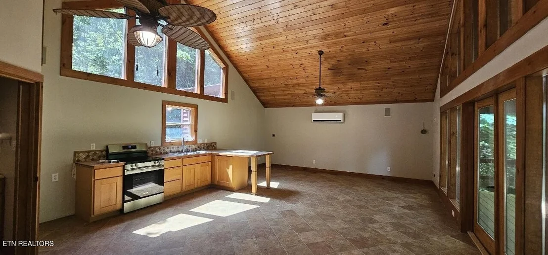 Photo of 360 Front St