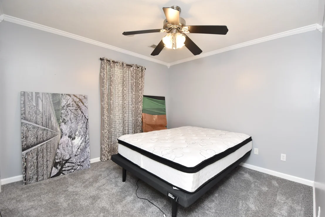 Photo of 114 Roxbury Dr