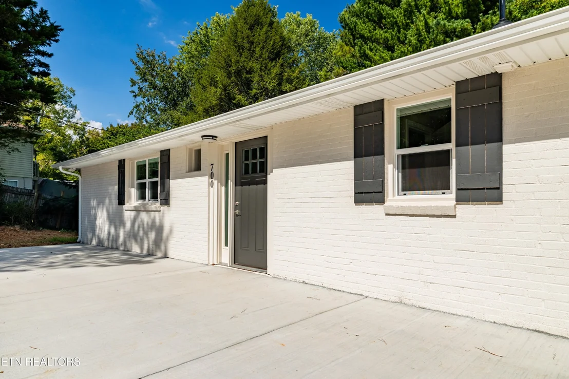Photo of 700 Lakeview Drive