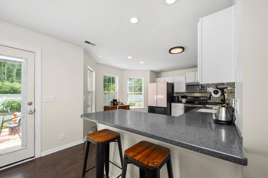 Photo of 3434 Leslie Ln