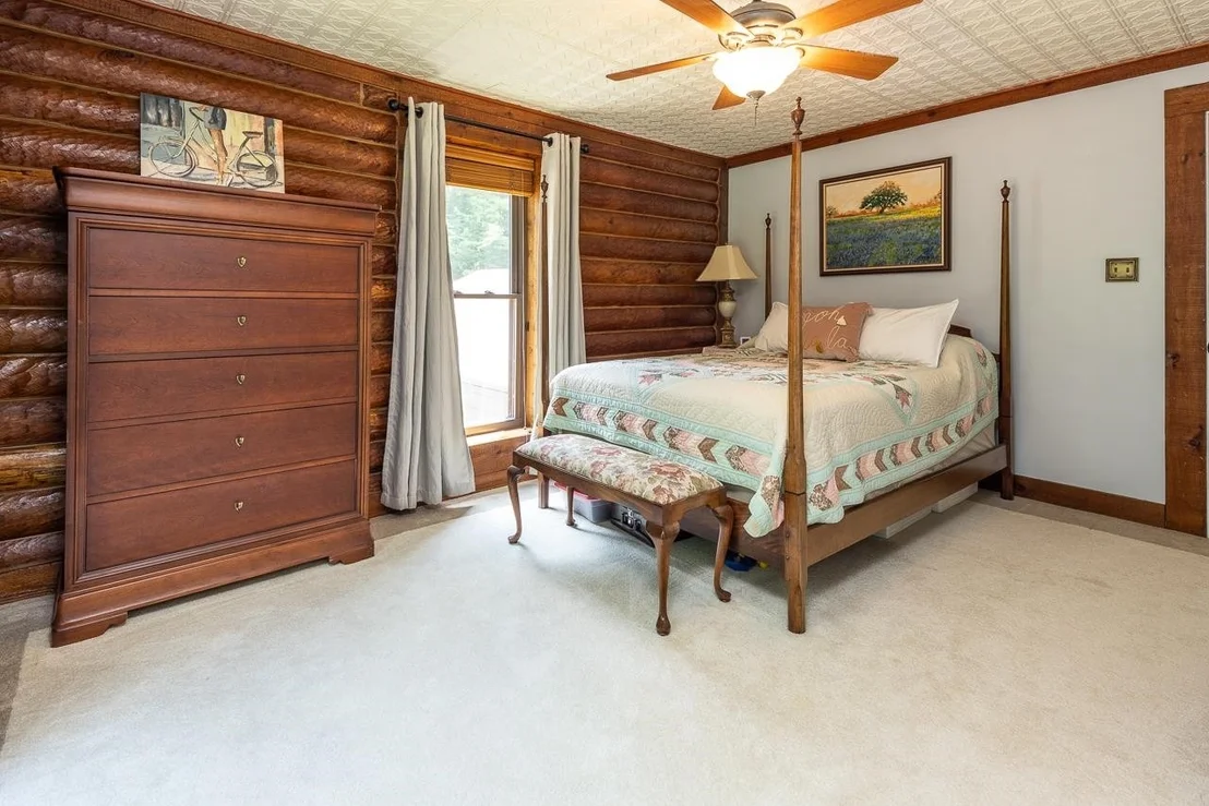 Photo of 225 EAGLE SPRING CV