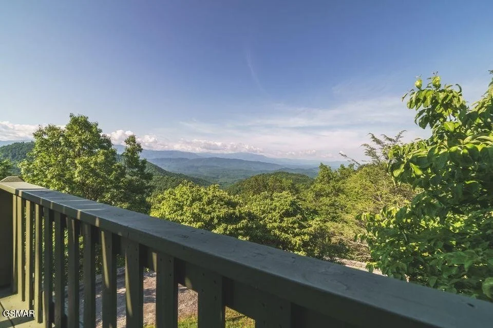 Photo of 1020 Clingmans View