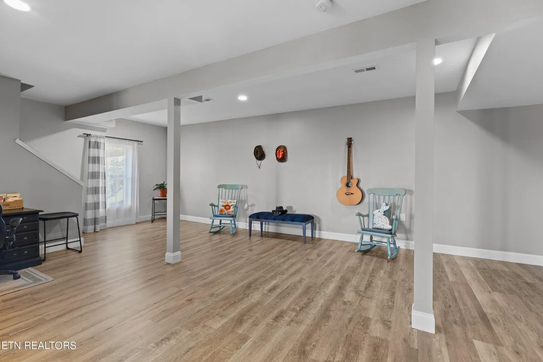Photo of 386 White Oak Circle