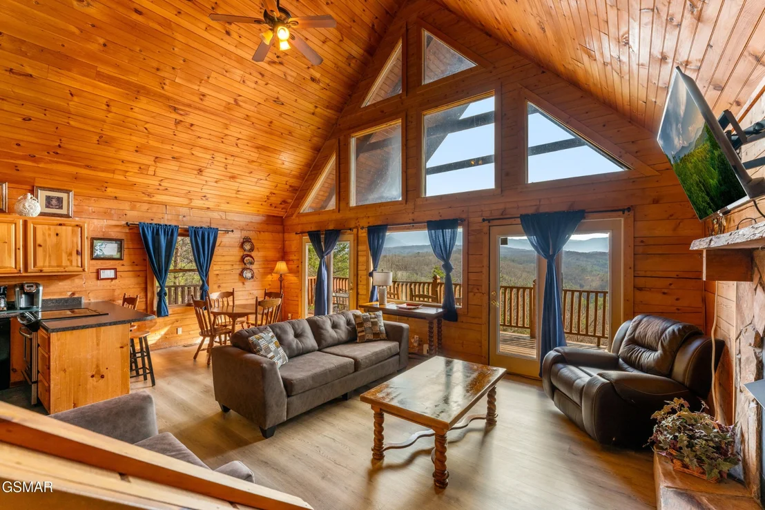 Photo of 1910 E Mountain View Way