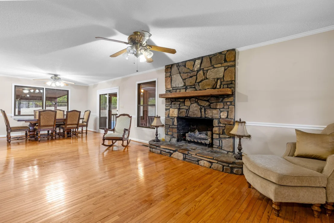 Photo of 446 Jamestown Road