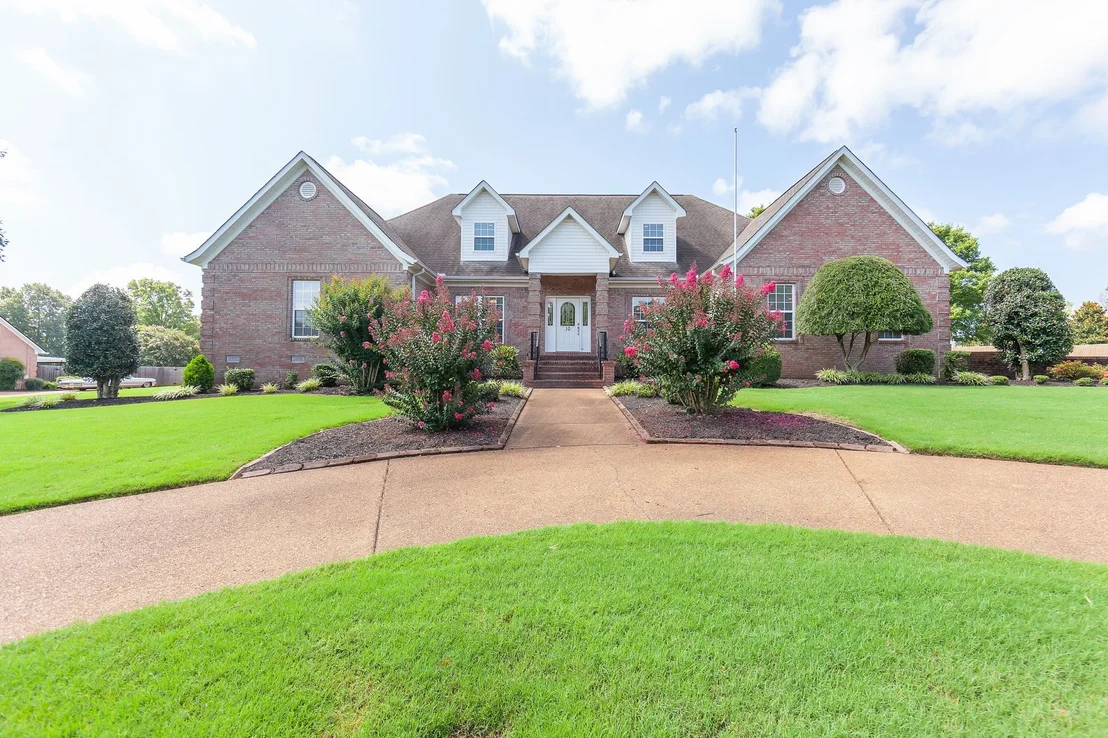 Photo of 10 Bentwillow Cv