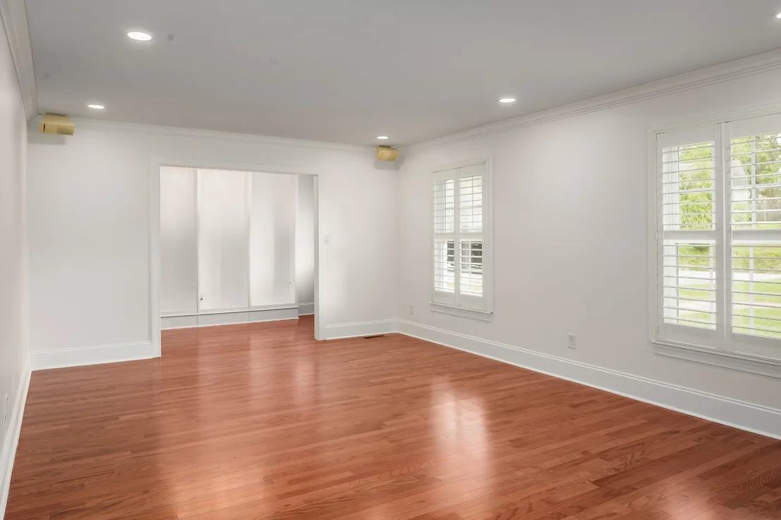 Photo of 102 Colonial Dr