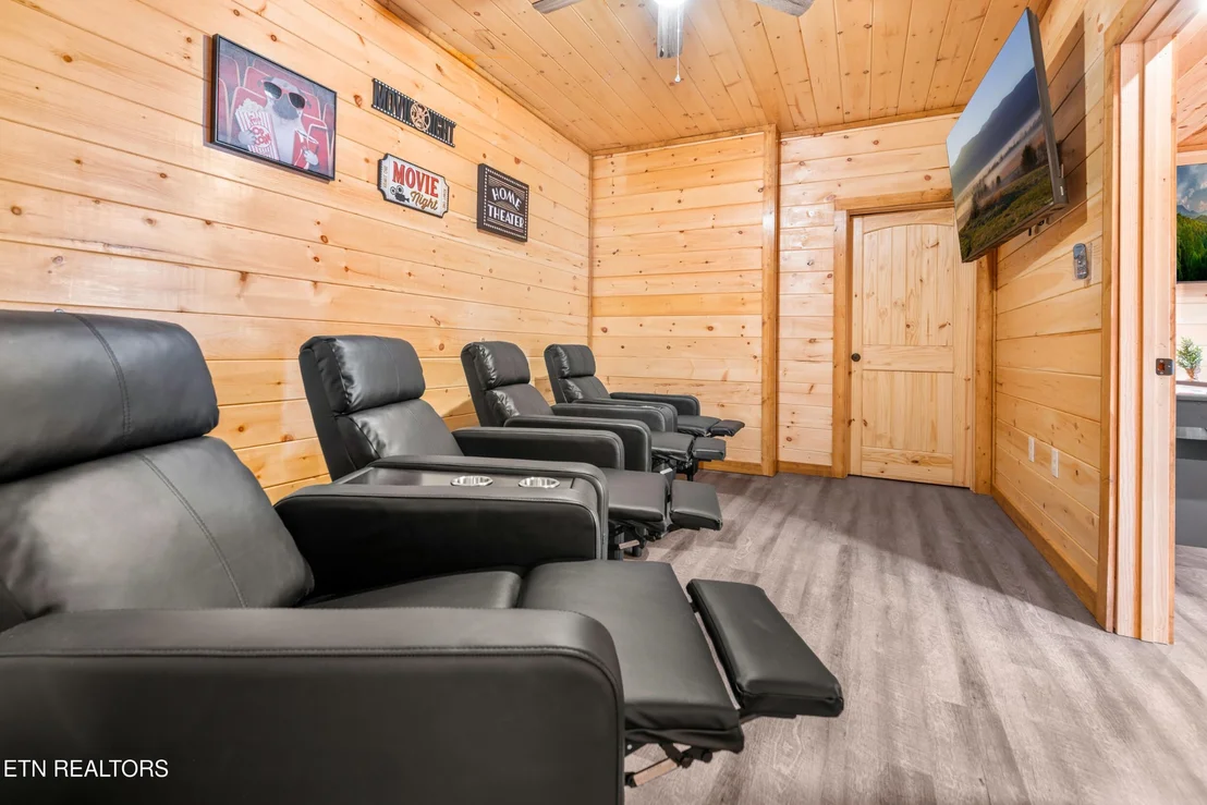 Photo of 804 Peak Loop Way
