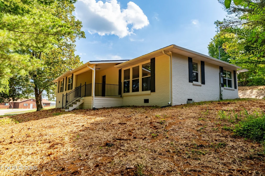 Photo of 700 Lakeview Drive