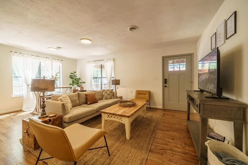 Photo of 2875 Easy Street