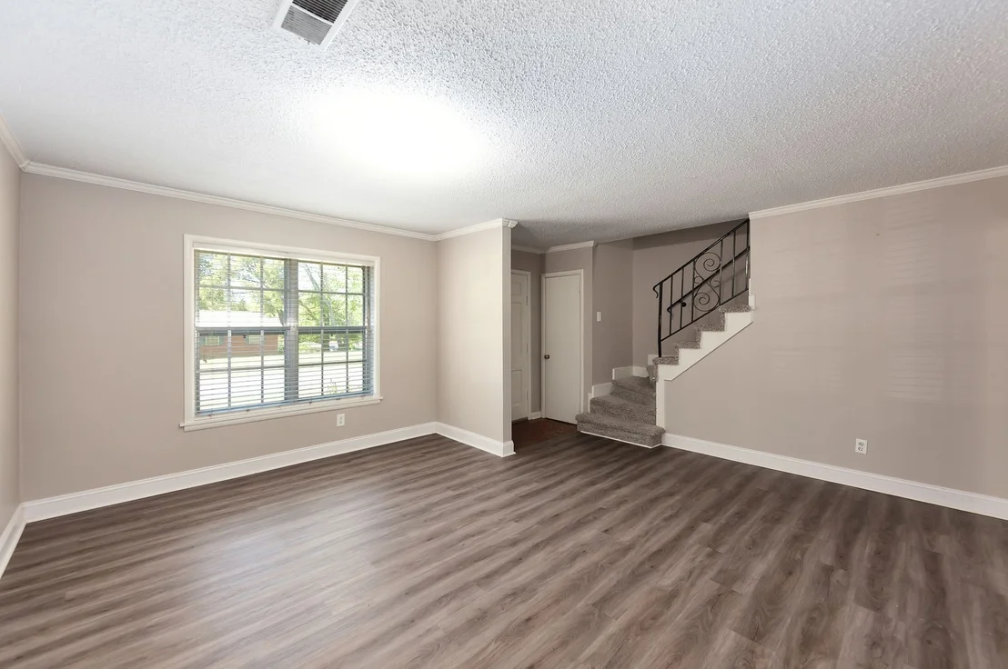Photo of 566 Pearson Dr