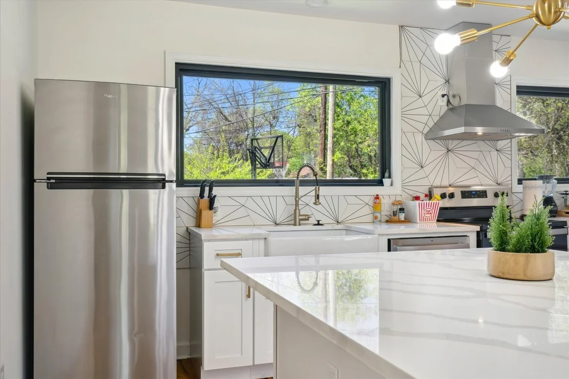 Photo of 615 E Parkway S