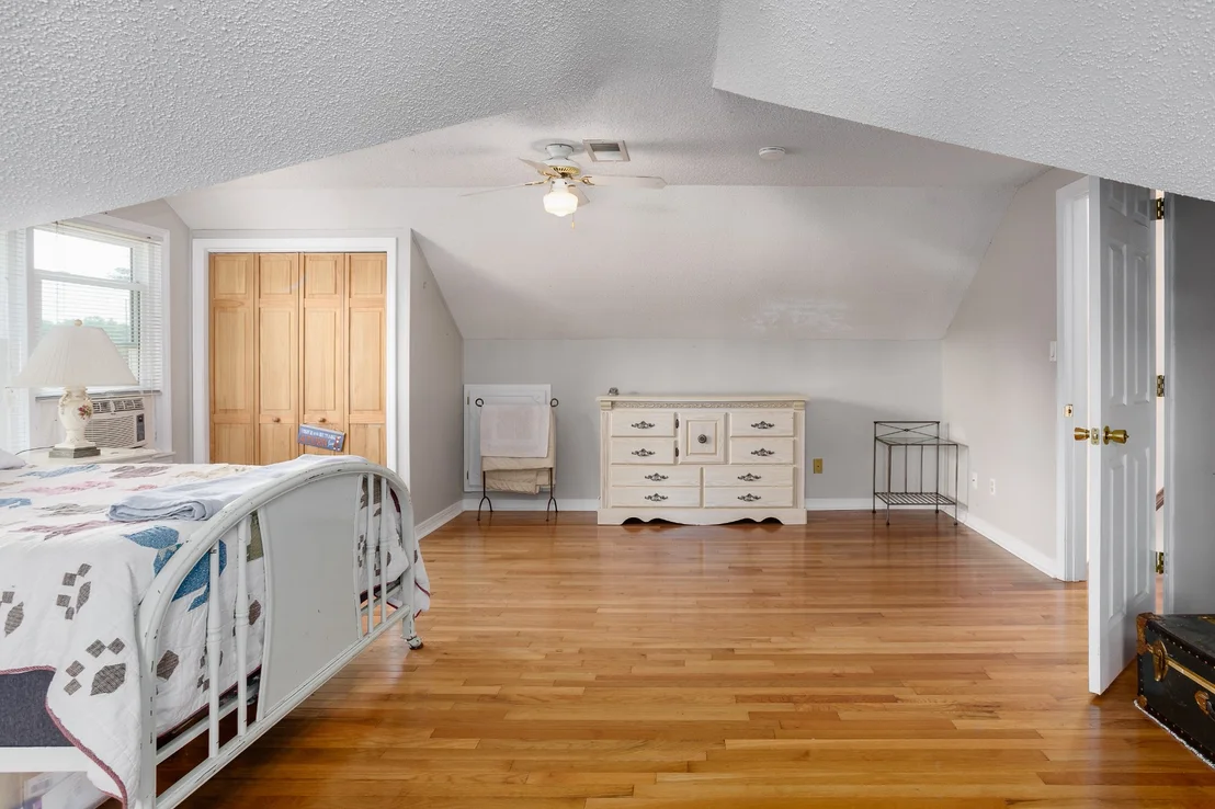 Photo of 103 Oakview St