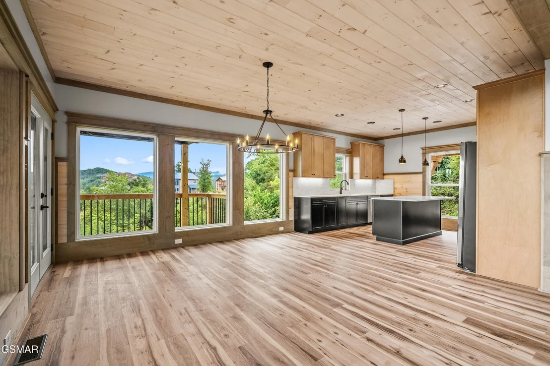 Photo of 745 Pinecrest Drive
