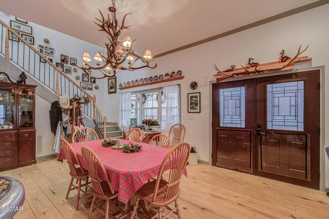 Photo of 3875 Poplar Lane