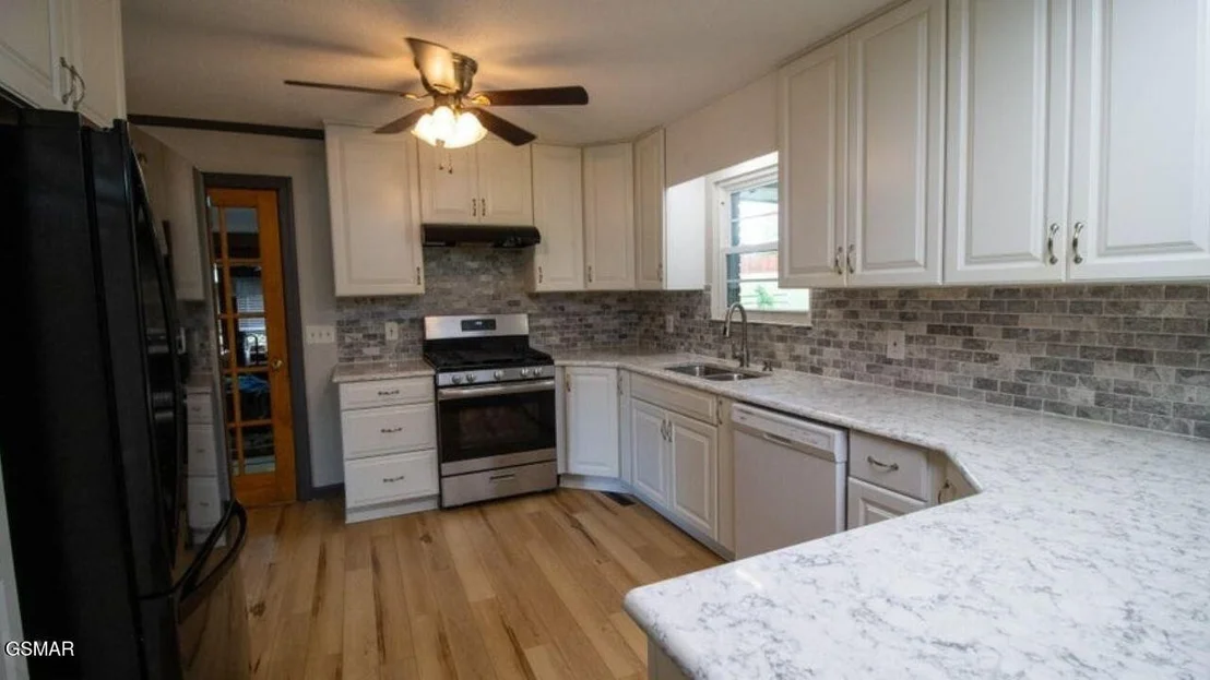 Photo of 310 Hollywood Circle
