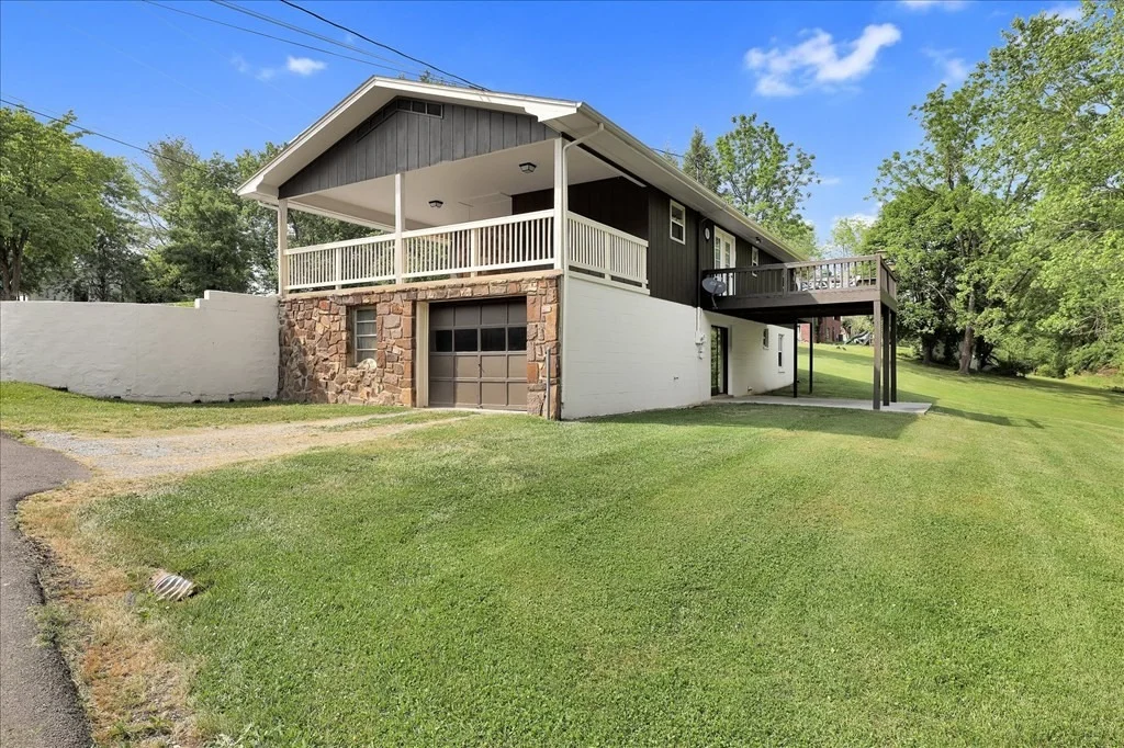 Photo of 1404 Emily Drive