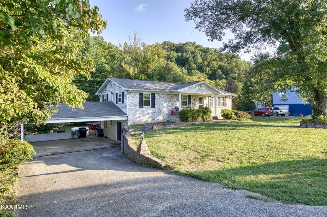 Photo of 215 Brooks Rd