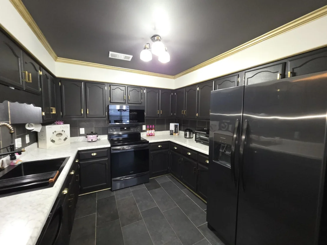 Photo of 582 BRINSLEY DR