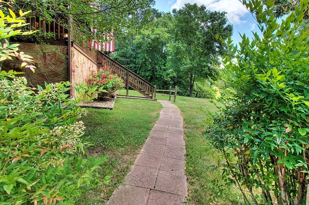 Photo of 3464 Whaley Road