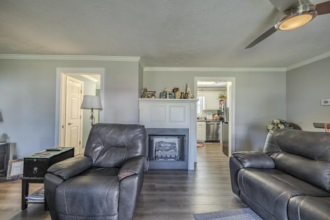Photo of 122 CANBY CIR