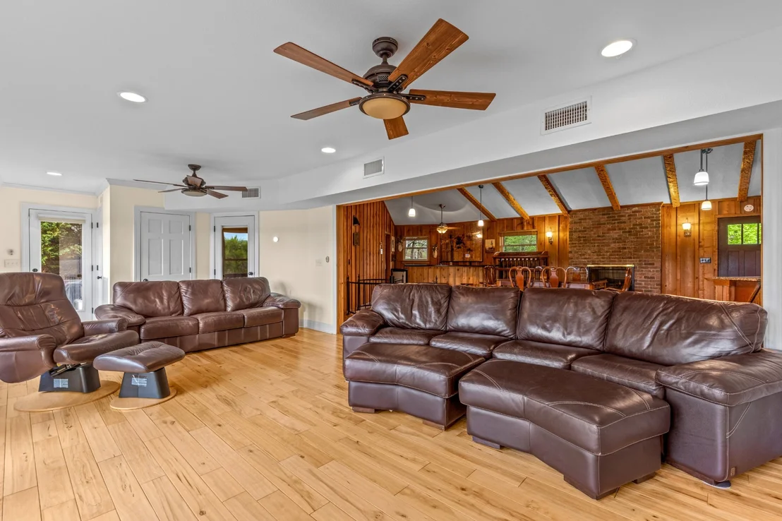 Photo of 979 Clift Cave Road