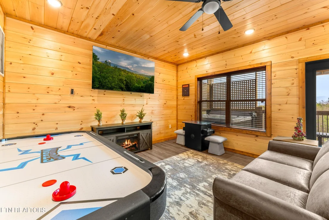 Photo of 804 Peak Loop Way