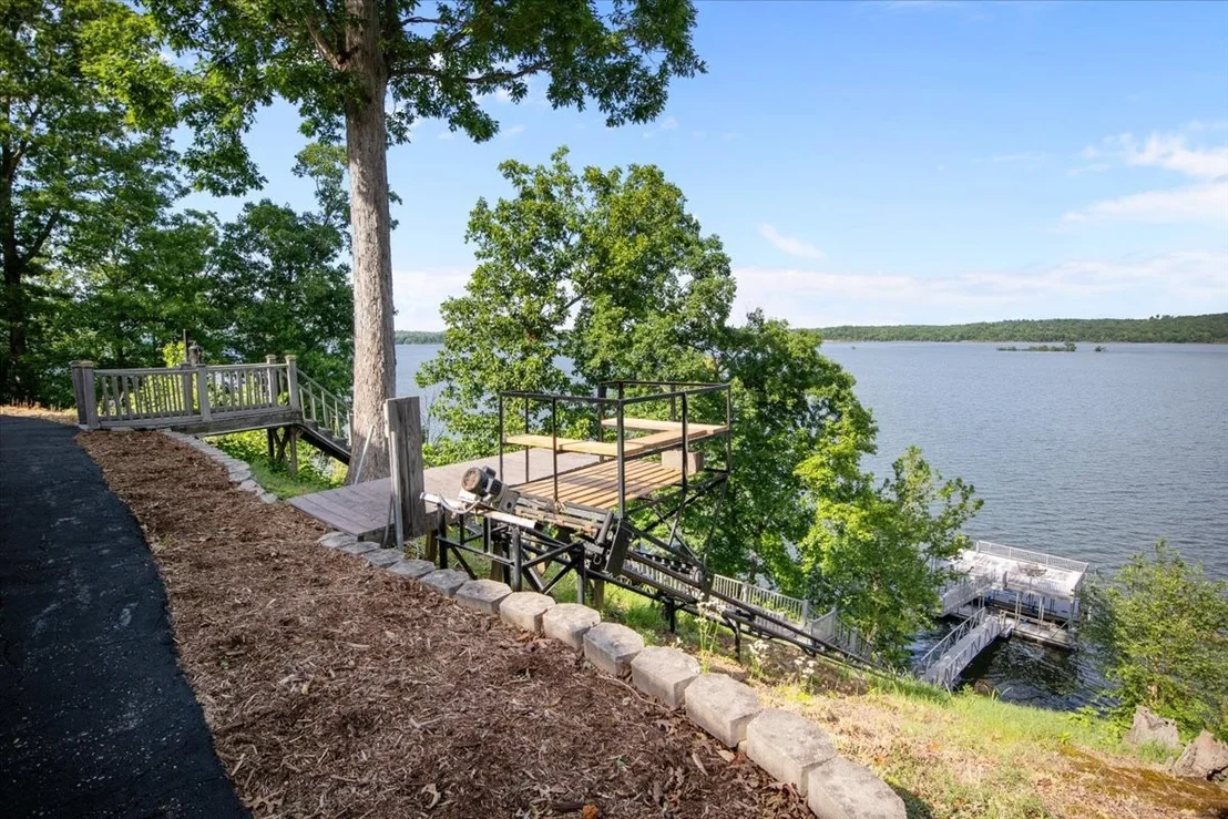 Photo of 867 River Oaks Dr