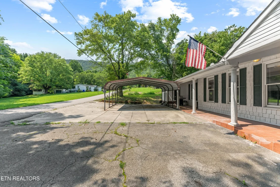 Photo of 702 Meadowview Drive