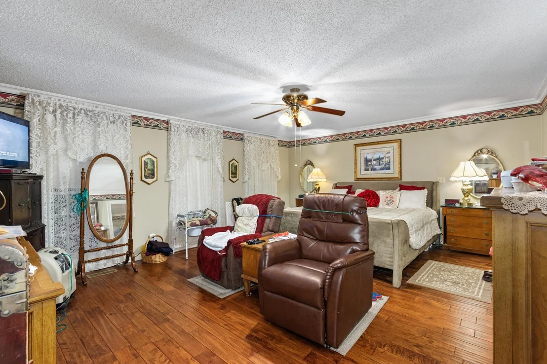 Photo of 225 Blue Springs Blvd
