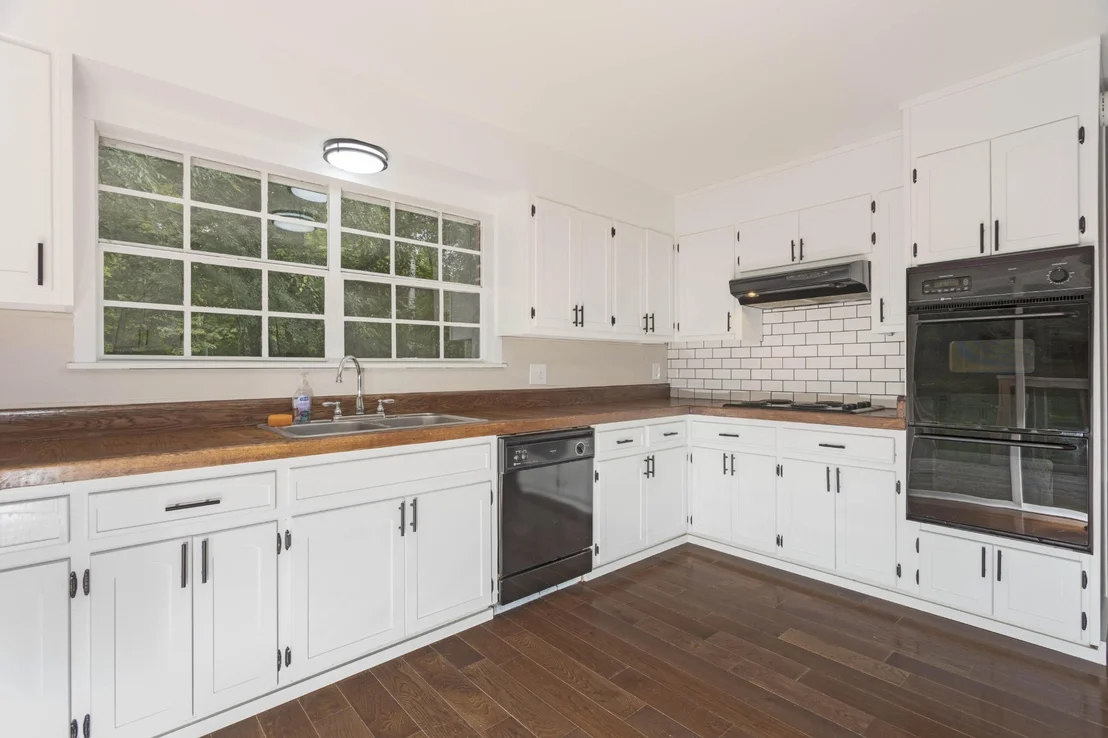 Photo of 547 Van Davis Road NW