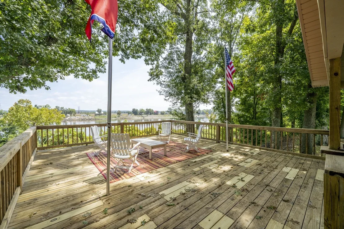 Photo of 649 NARROWS LN