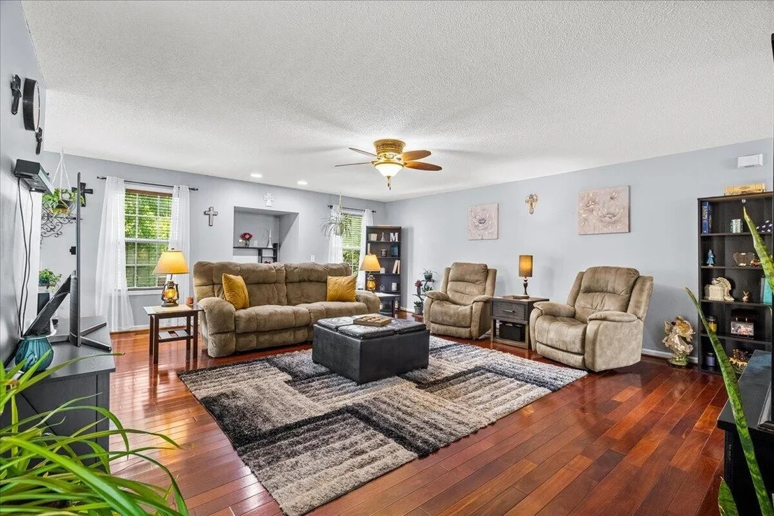 Photo of 318 Eaglebend Drive